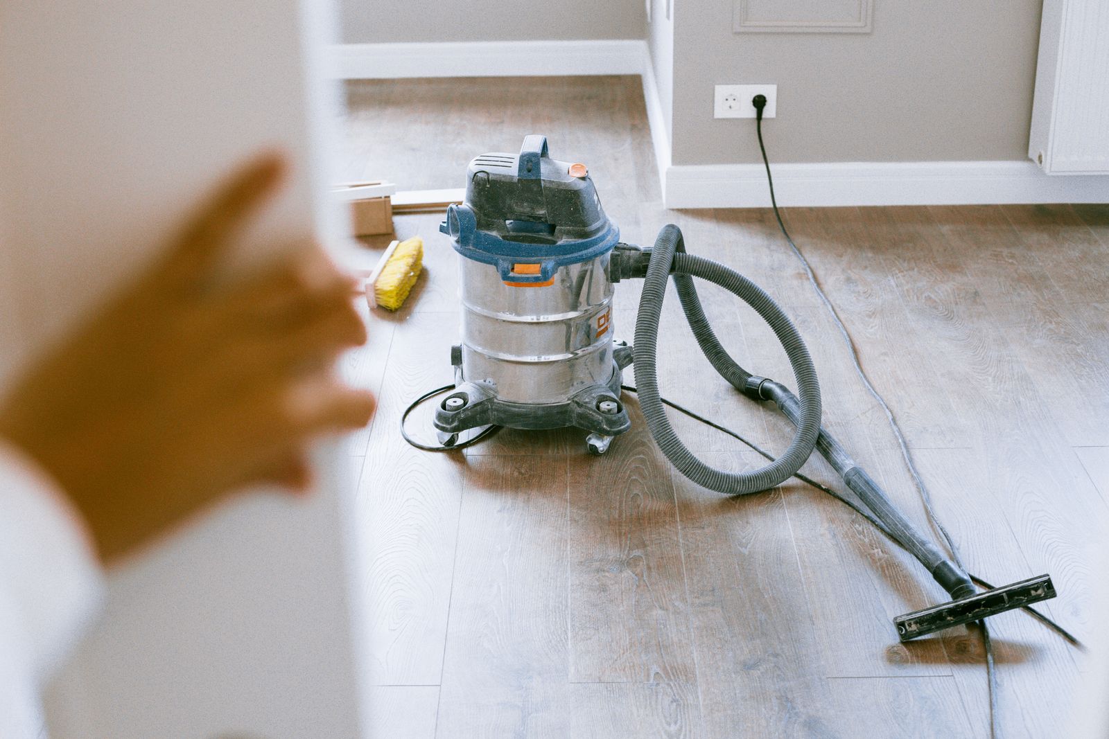Industrial vacuum in a freshly renovated, bright room